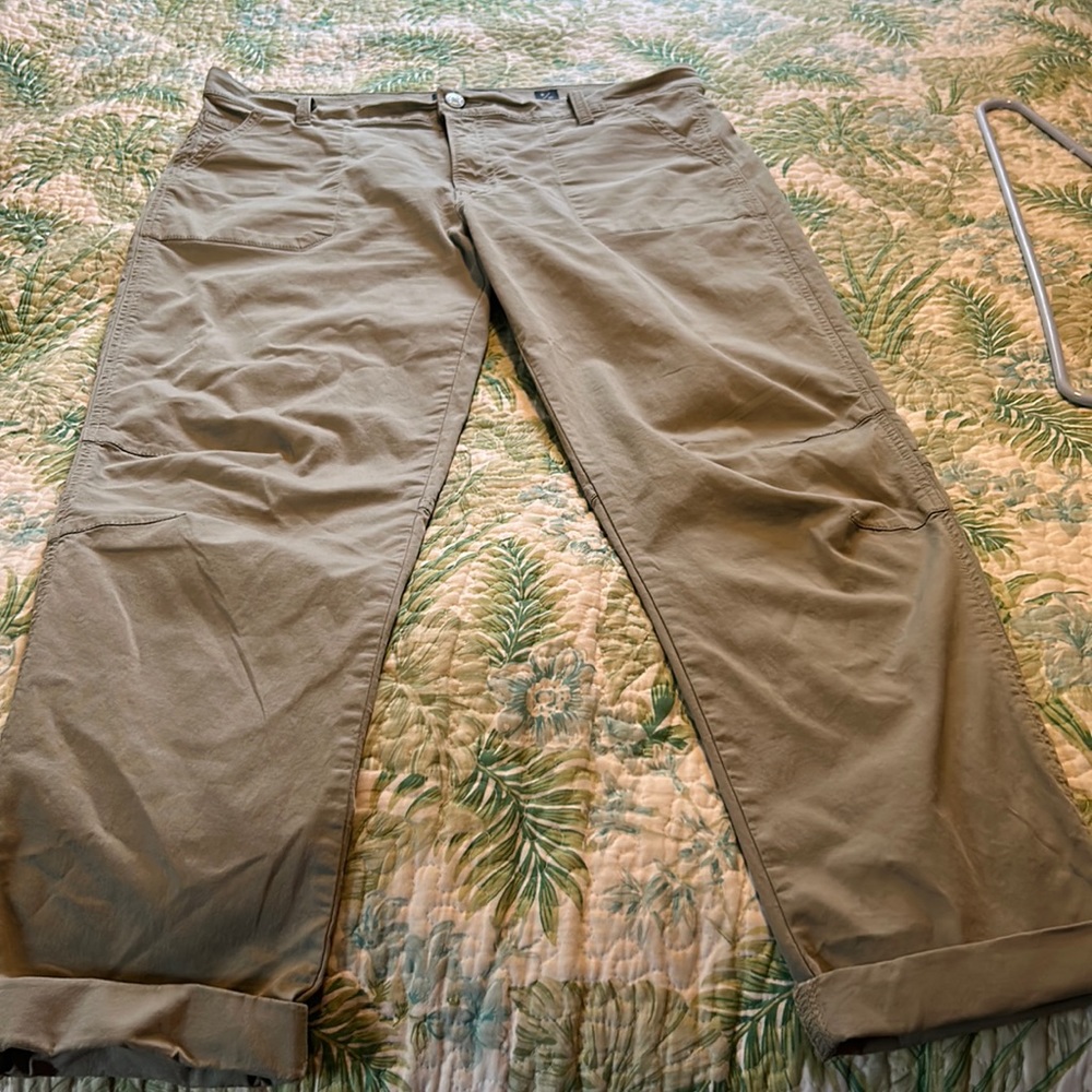 Lucky Brand size 8/29 olive green cuffed pants
